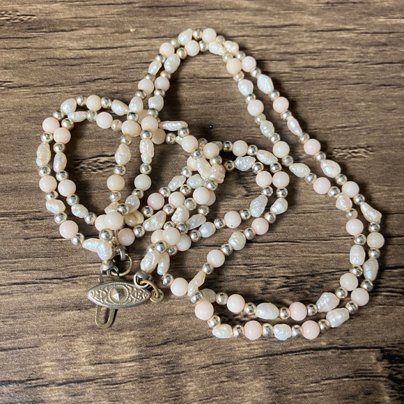 Vintage double strand ivory and silvertone beads and faux pearl baroque necklace - Picture 5 of 12